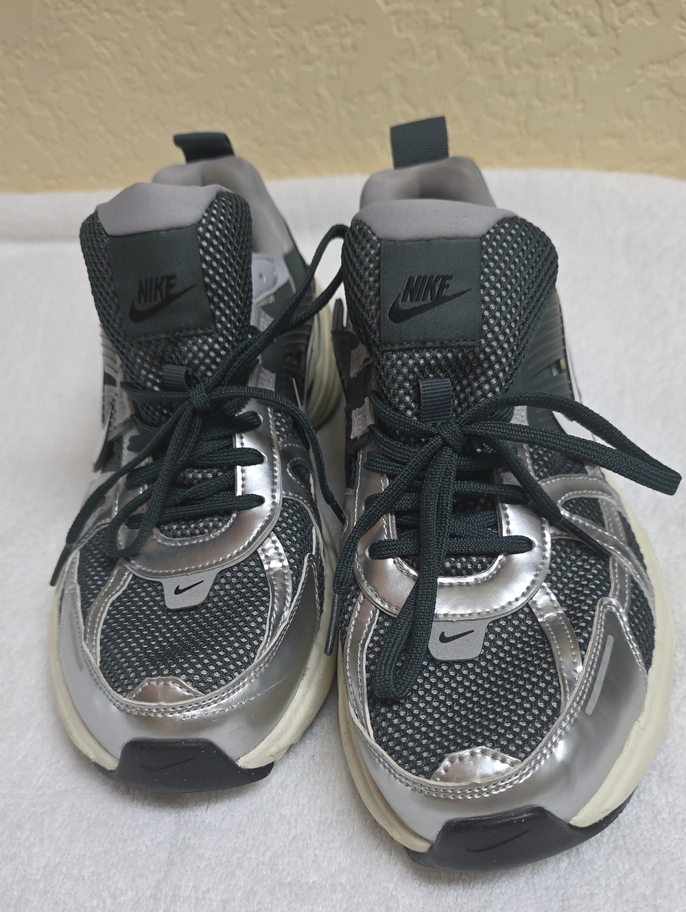 Nike V2K Run Vintage Men’s Dark Green Athletic Sneakers 11